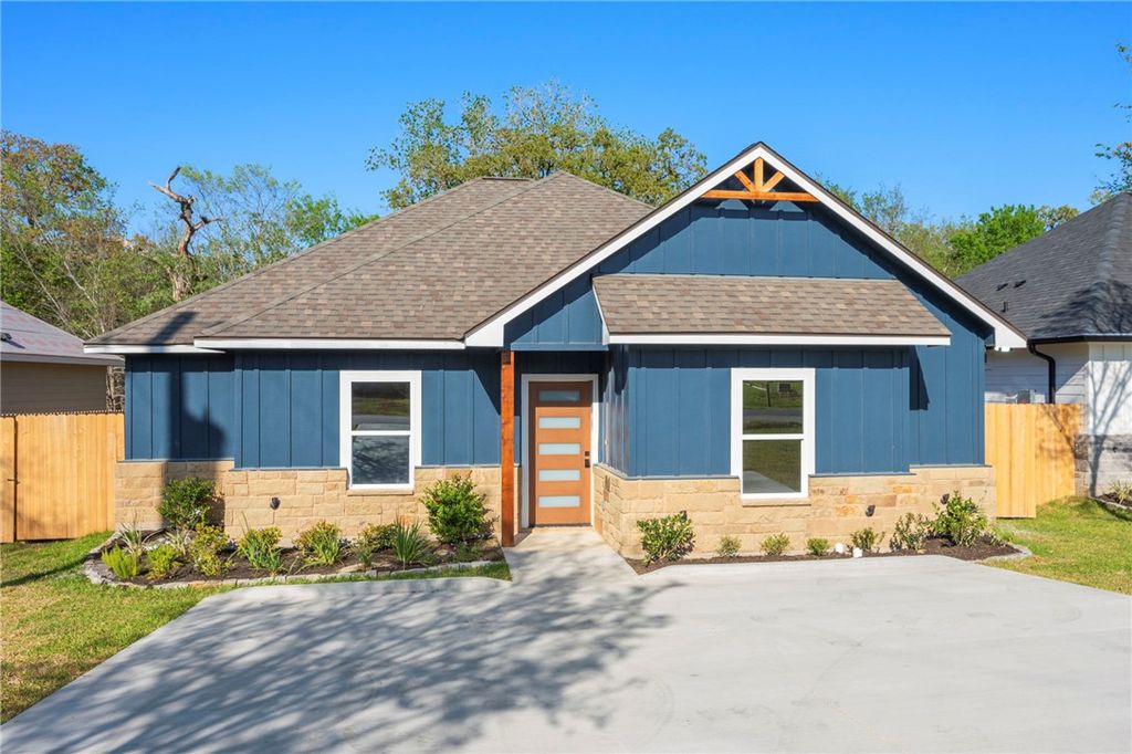 Photo of 1614 Robeson Street, Bryan, TX 77803 (MLS # 26002665)