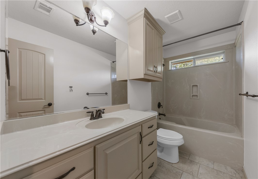 Bryan, Texas 77802, United States, 4 Bedrooms Bedrooms, ,2 BathroomsBathrooms,Residential,Pending,44235