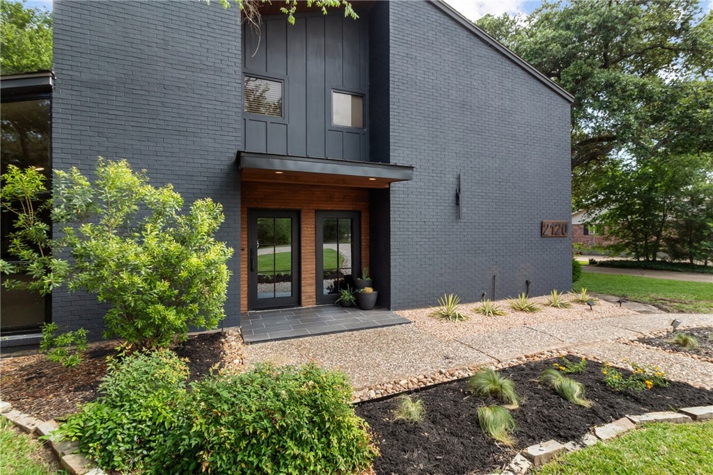 Photo of 2120 Carter Lake Drive Drive, College Station, TX 77845 (MLS # 26007075)