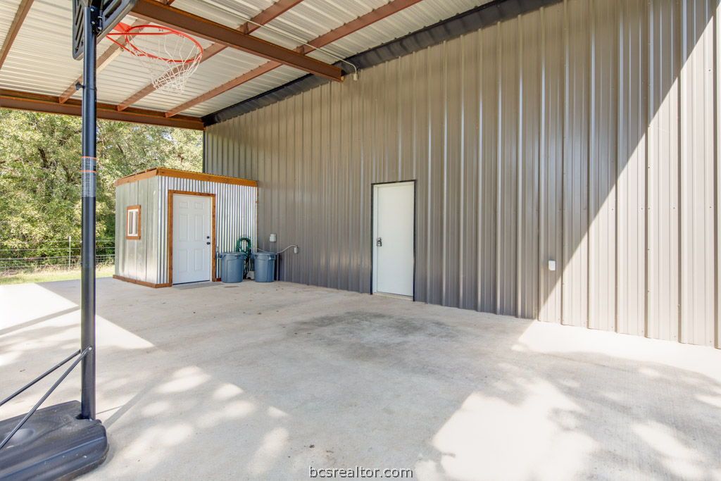 9083 County Road 172