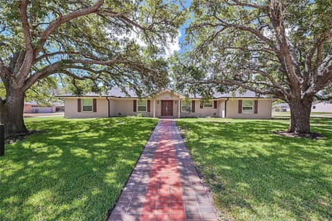 Photo of 1800 Carter Creek Parkway, Bryan, TX 77802 (MLS # 26011984)