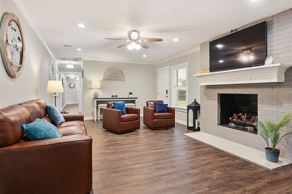 Photo of 1800 Carter Creek Parkway, Bryan, TX 77802 (MLS # 26011984)