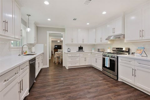 Tiny photo for 1800 Carter Creek Parkway, Bryan, TX 77802 (MLS # 26011984)