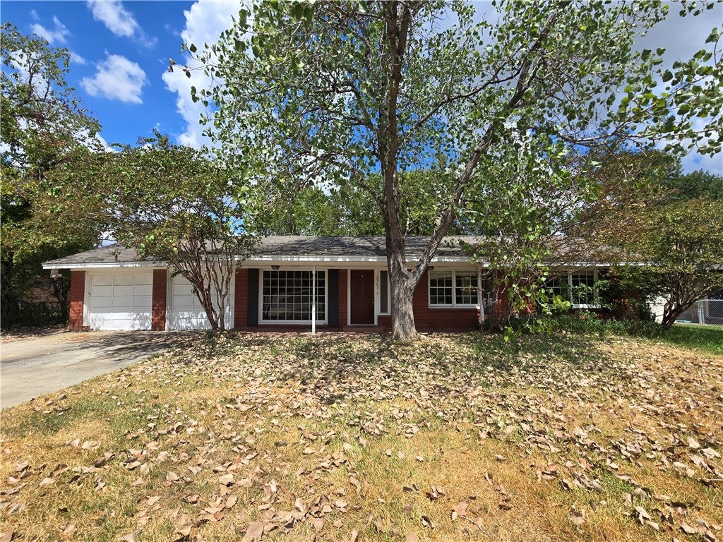 Photo of 2303 Morningside Drive, Bryan, TX 77802 (MLS # 26011183)