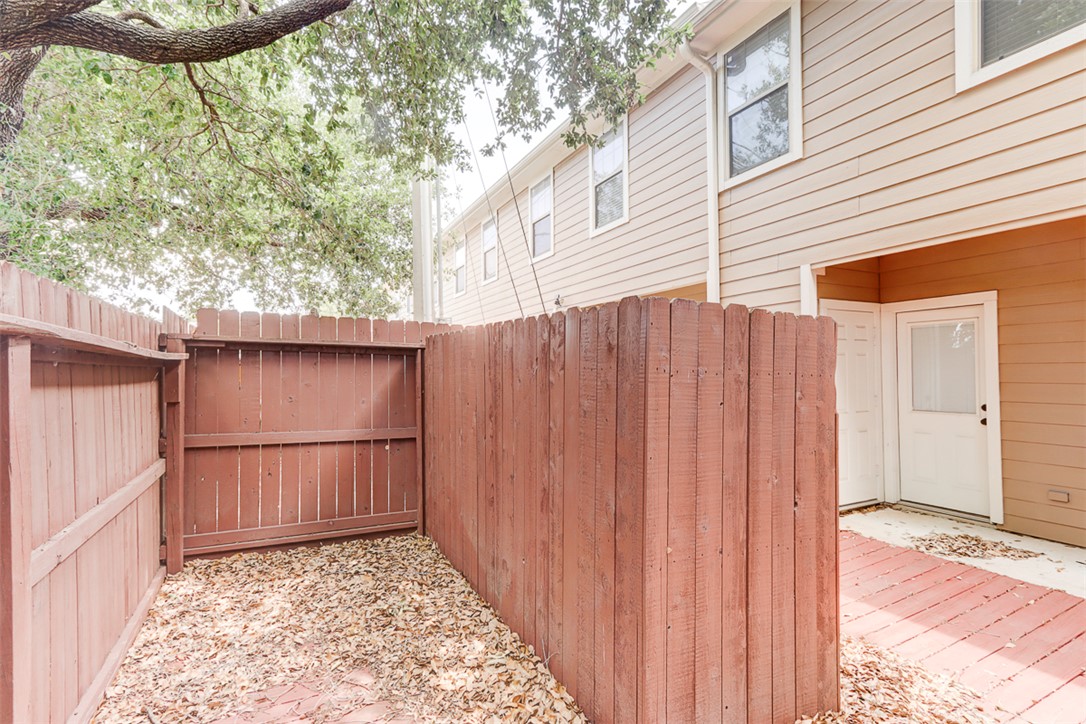 College Station, Texas 77840, United States, 2 Bedrooms Bedrooms, ,3 BathroomsBathrooms,Residential,Active,136402