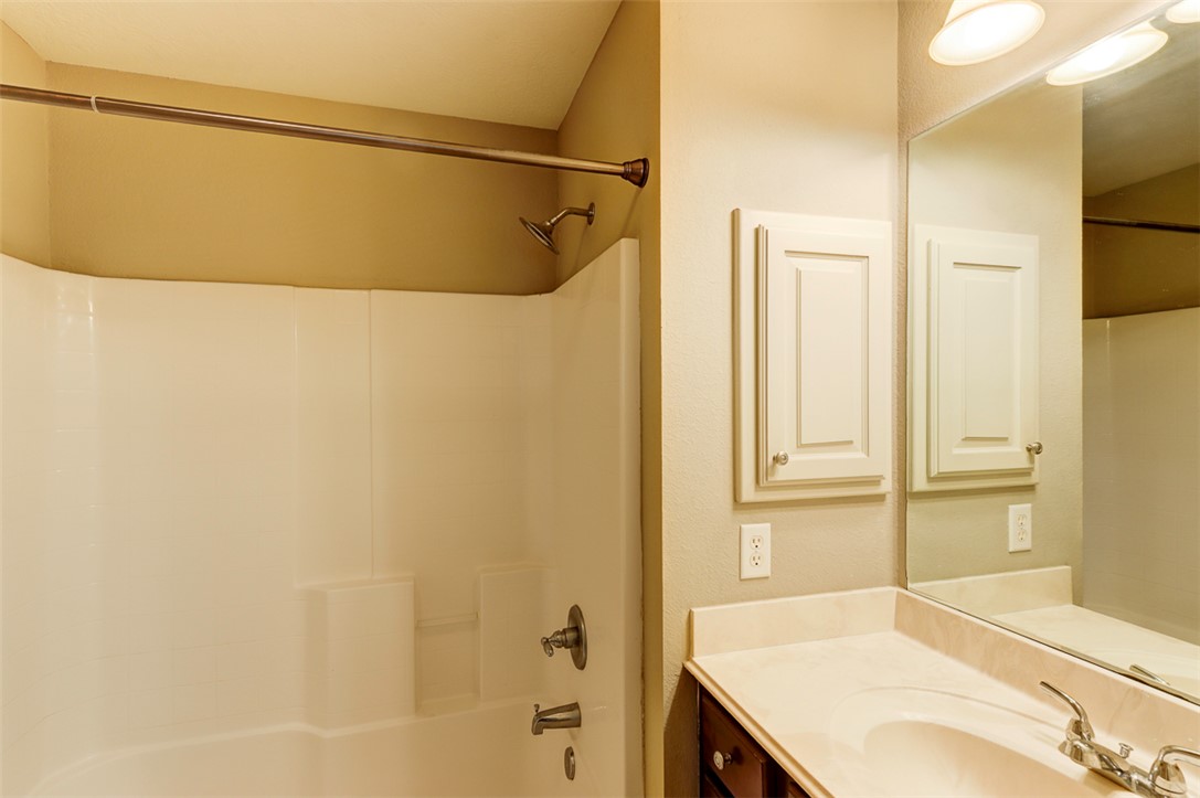 College Station, Texas 77840, United States, 2 Bedrooms Bedrooms, ,3 BathroomsBathrooms,Residential,Active,136402