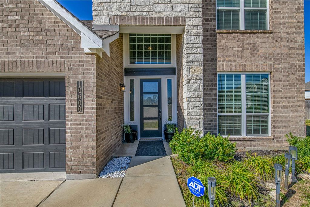 Photo of 10600 Scarlet Peak Court, Bryan, TX 77845 (MLS # 25011488)
