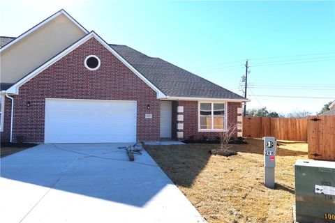 Tiny photo for 2010 Reagan Court, Bryan, TX 77802 (MLS # 26006293)
