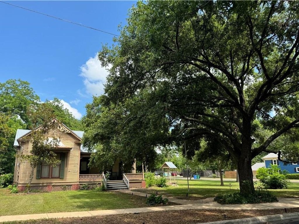 Photo of 1303 Pecan Street, Bastrop, TX 78602 (MLS # 26001628)