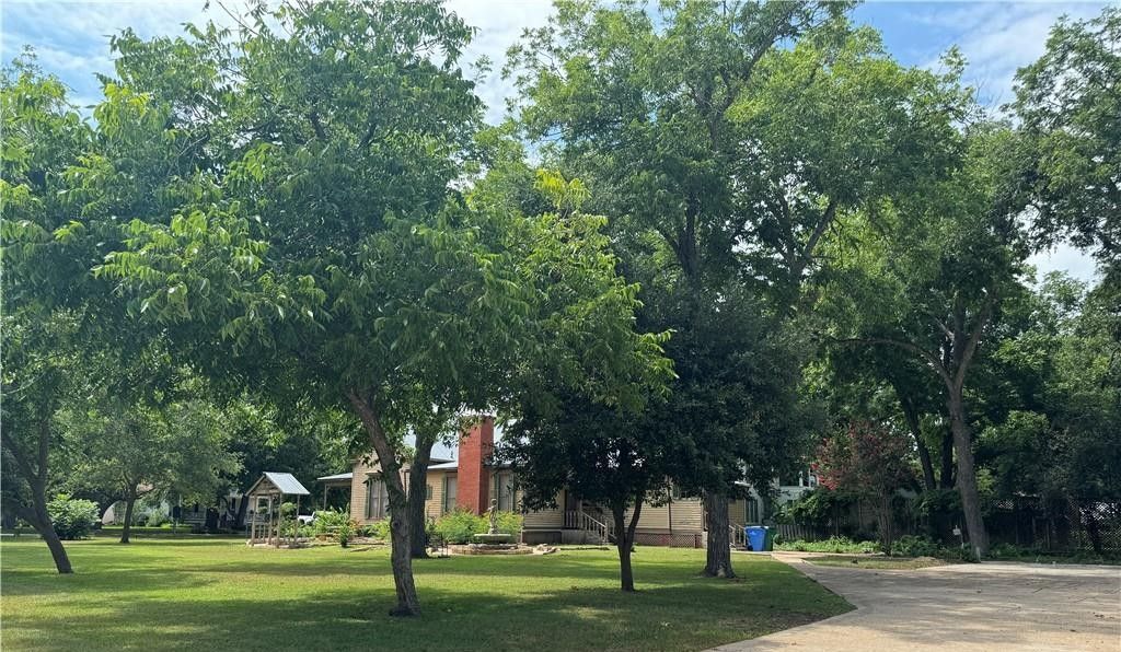 Photo of 1303 Pecan Street, Bastrop, TX 78602 (MLS # 26001628)