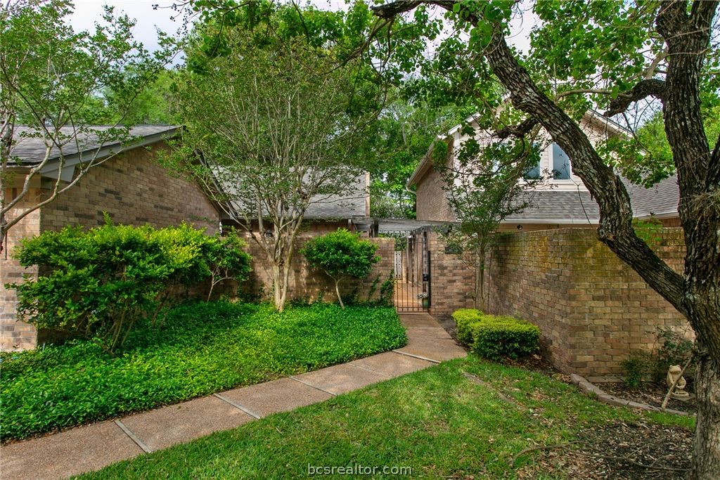 Photo of 9304 Essex Green Grn, College Station, TX 77845 (MLS # 26004714)