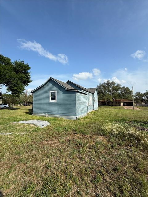 Tiny photo for 507 E Logan Street, Calvert, TX 77837 (MLS # 26004236)