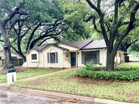 Photo of 405 Rose Marie Boulevard, Hearne, TX 77859 (MLS # 26005327)