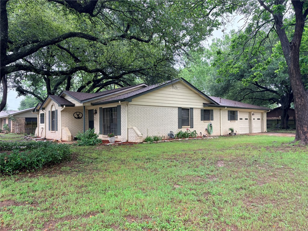 405 Rose Marie Boulevard