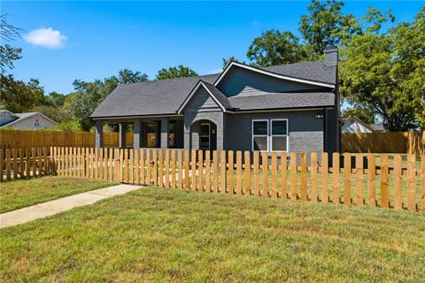 Tiny photo for 902 Post Oak Street, Hearne, TX 77859 (MLS # 26010371)