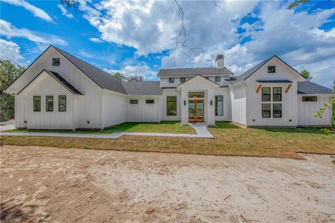 Photo of Lo0 21 High Meadopw Trail, Franklin, TX 77856 (MLS # 26002280)
