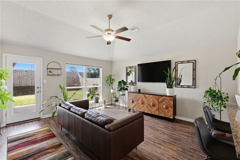 Photo of 2725 Porters Way, Bryan, TX 77803 (MLS # 26005489)