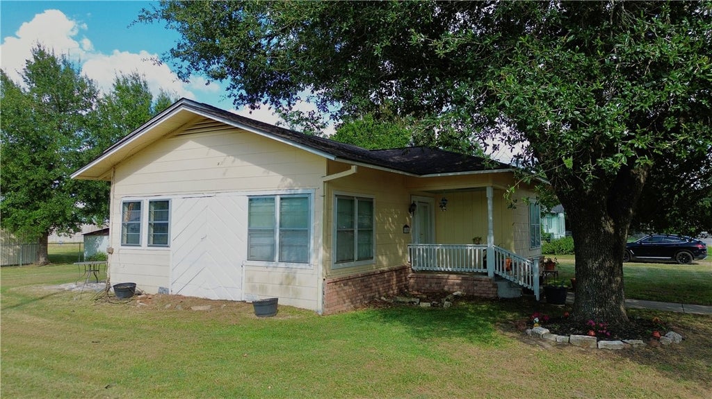 Photo of 650 Avenue H, Somerville, TX 77879 (MLS # 26009593)
