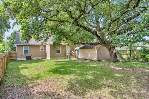 Tiny photo for 112 Rebecca Street, Bryan, TX 77801 (MLS # 26004173)