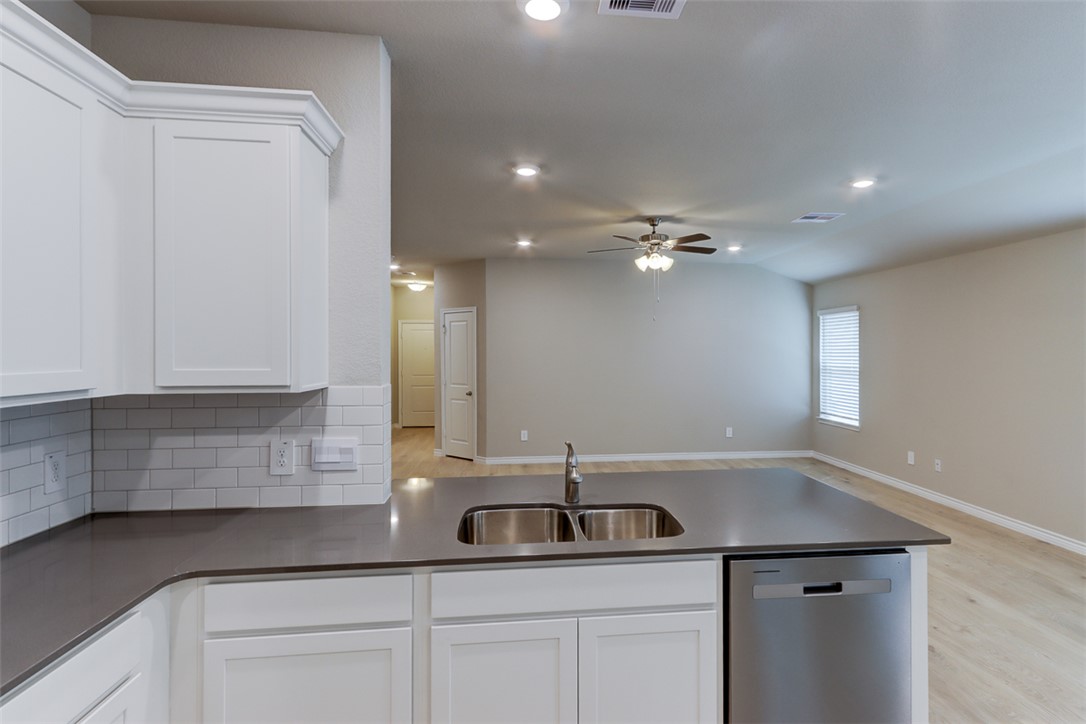 College Station, Texas 77845, United States, 3 Bedrooms Bedrooms, ,2 BathroomsBathrooms,Residential,Active,217526