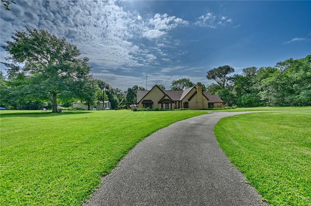 Photo of 1950 Country Club Road, Brenham, TX 77833 (MLS # 25012260)