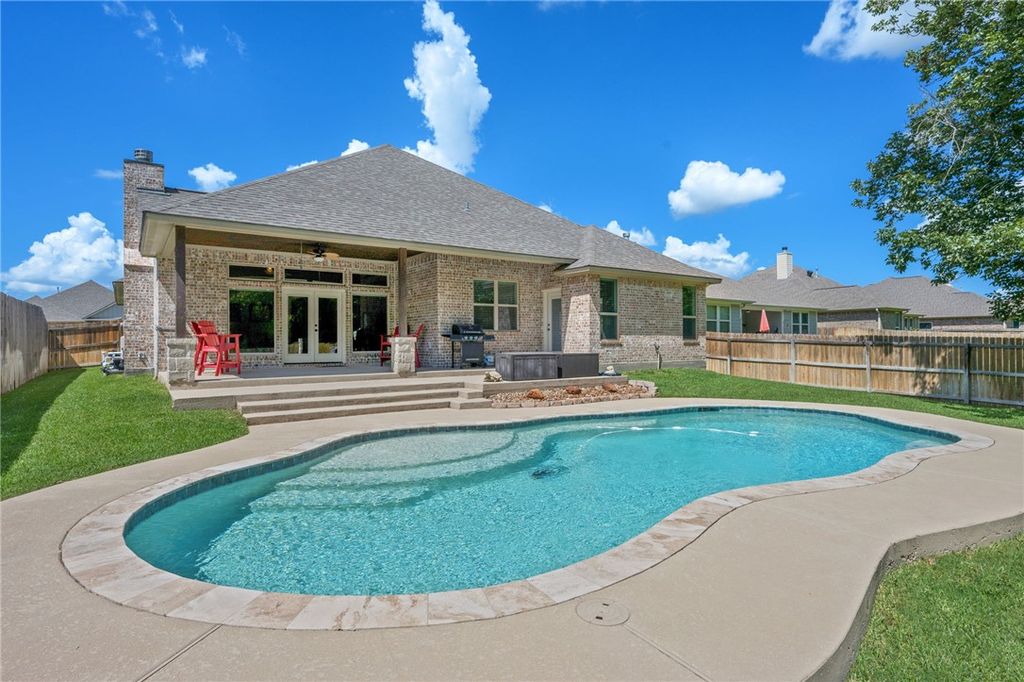 Photo of 3006 Embers Loop, Bryan, TX 77808 (MLS # 25010216)