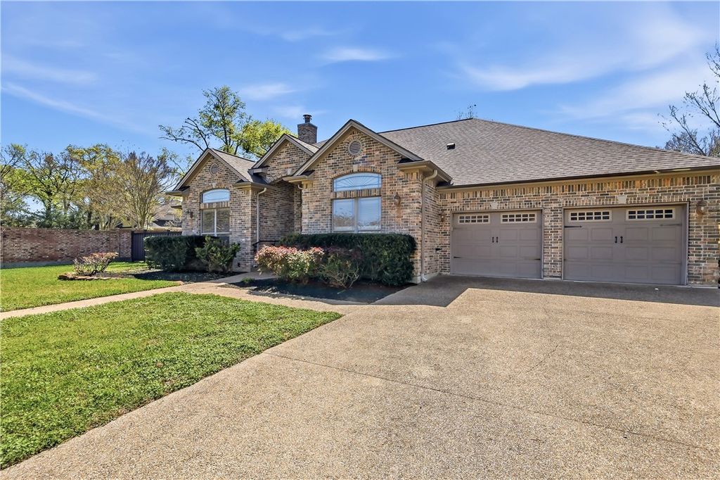 Photo of 9201 Brookwater Circle, College Station, TX 77845 (MLS # 26003261)