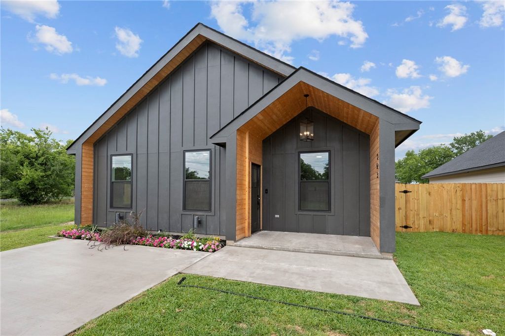 Photo of 503 Legion Court, Bryan, TX 77803 (MLS # 26006200)