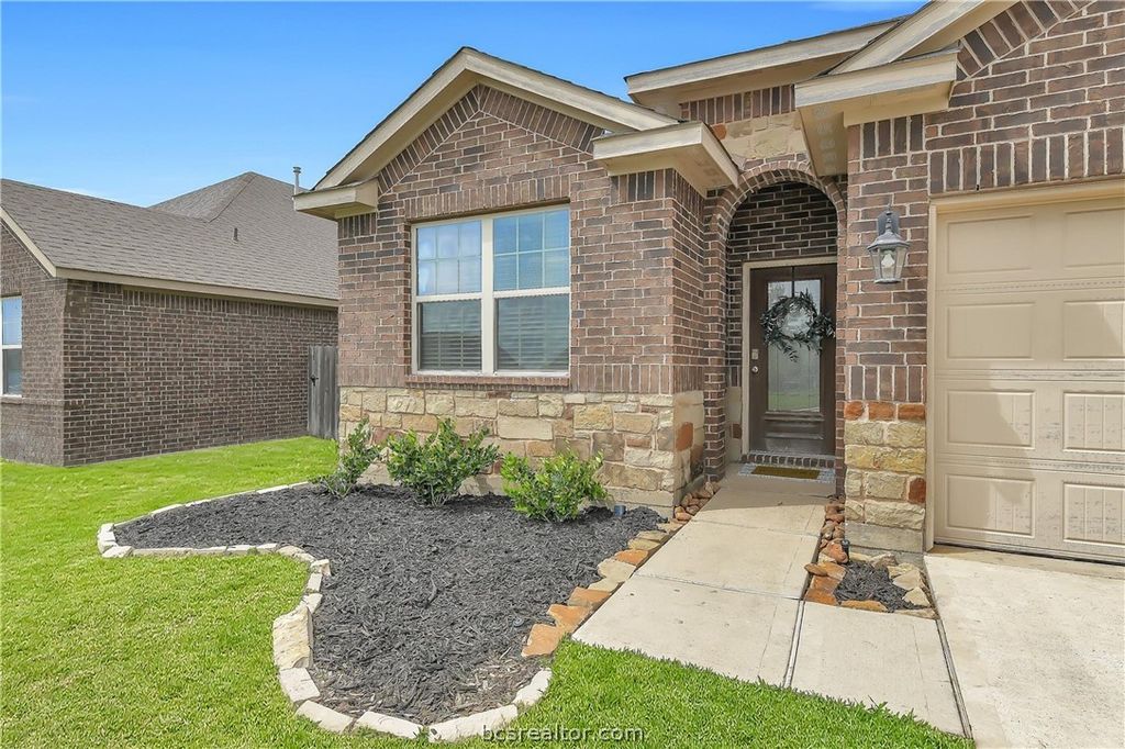 Photo of 7408 Saint Andrews Drive, Navasota, TX 77868 (MLS # 26004337)