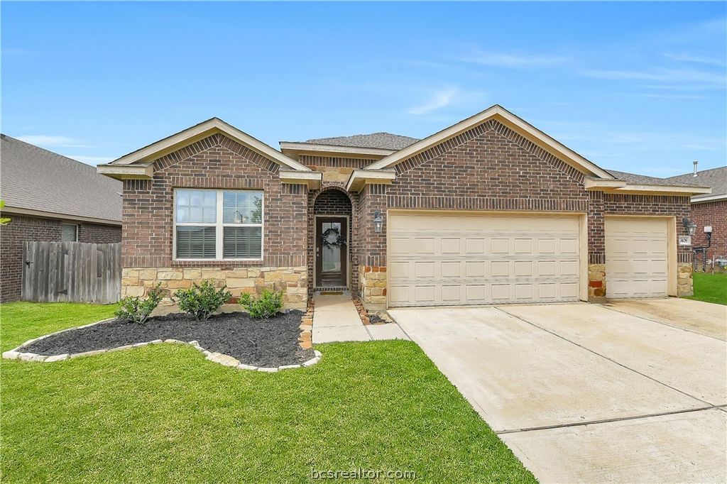 Photo of 7408 Saint Andrews Drive, Navasota, TX 77868 (MLS # 26004337)