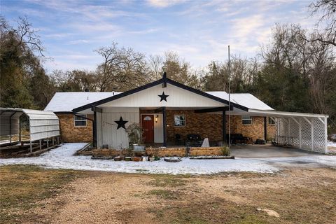 Photo of 31 Hawaii Lane, Hilltop Lakes, TX 77871 (MLS # 26001269)