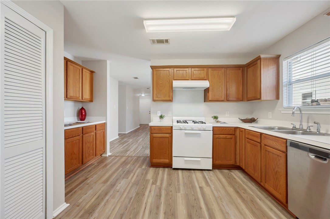 College Station, Texas 77845, United States, 3 Bedrooms Bedrooms, ,2 BathroomsBathrooms,Residential,Active,226920