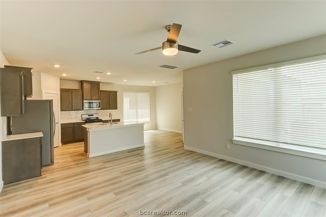 College Station, Texas 77845, United States, 3 Bedrooms Bedrooms, ,3 BathroomsBathrooms,Residential,Pending,53912