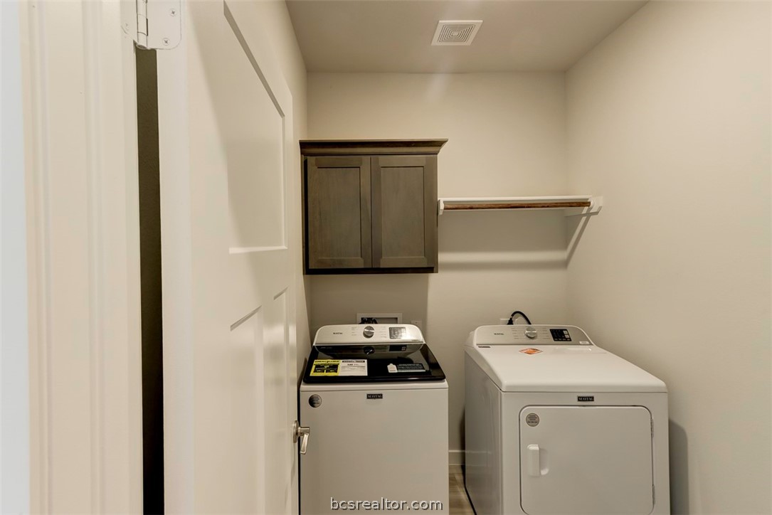 College Station, Texas 77845, United States, 3 Bedrooms Bedrooms, ,3 BathroomsBathrooms,Residential,Pending,53912