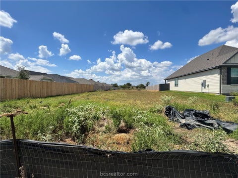 Photo of 1536 Birdie Court, Navasota, TX 77868 (MLS # 26011443)