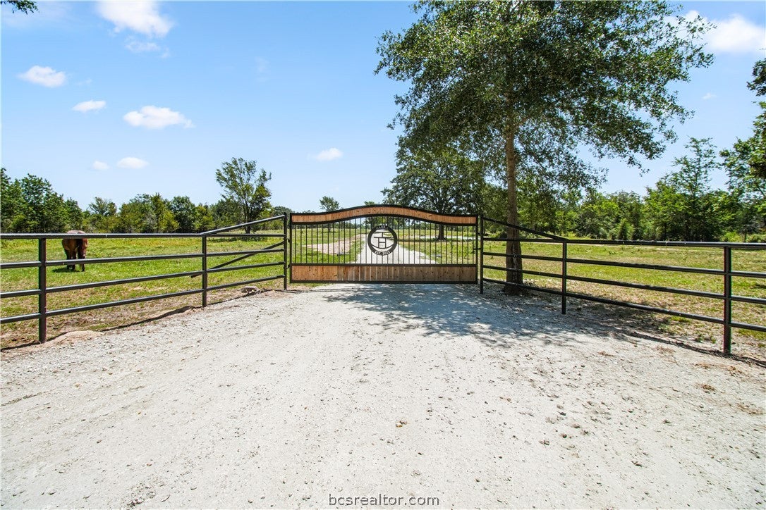 2424 Bridges Road