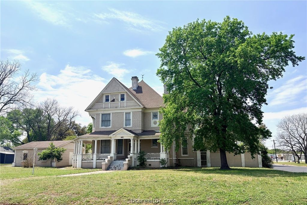 Photo of 402 Cedar Street, Hearne, TX 77859 (MLS # 26003866)
