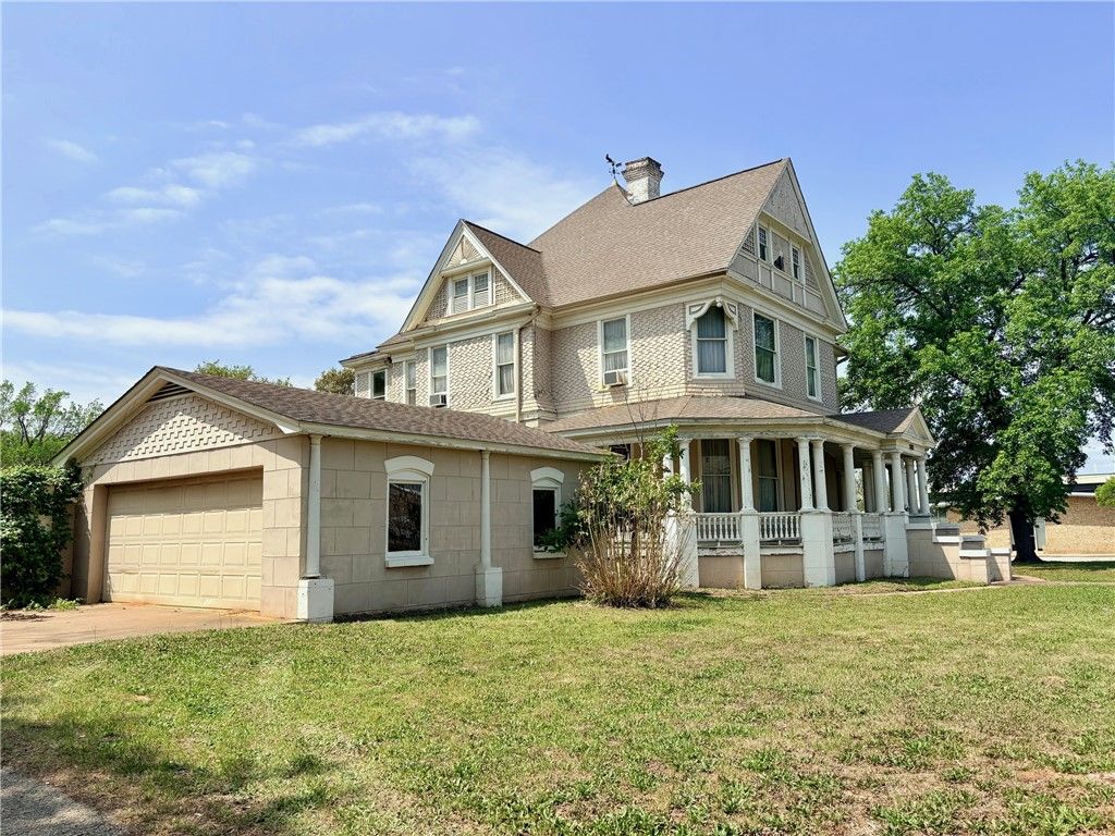 Photo of 402 Cedar Street, Hearne, TX 77859 (MLS # 26003866)