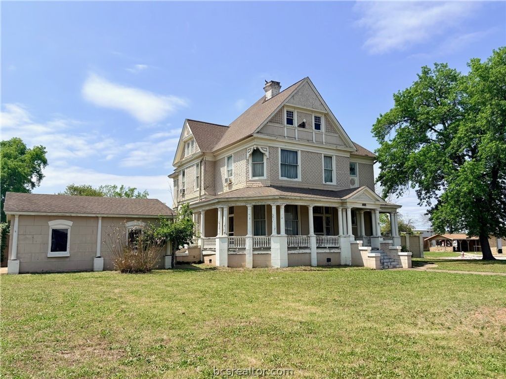 Photo of 402 Cedar Street, Hearne, TX 77859 (MLS # 26003866)