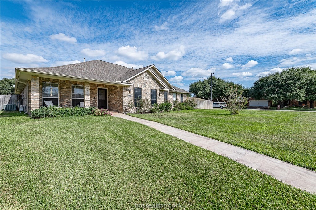 Photo of 305 Gleeson Court, College Station, TX 77845 (MLS # 26012754)