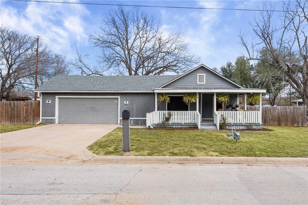 Photo of 724 Scarbrough Street, Rockdale, TX 76567 (MLS # 26003233)