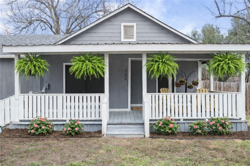 Photo of 724 Scarbrough Street, Rockdale, TX 76567 (MLS # 26003233)