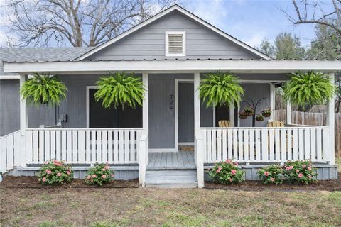 724 Scarbrough Street Rockdale TX 76567