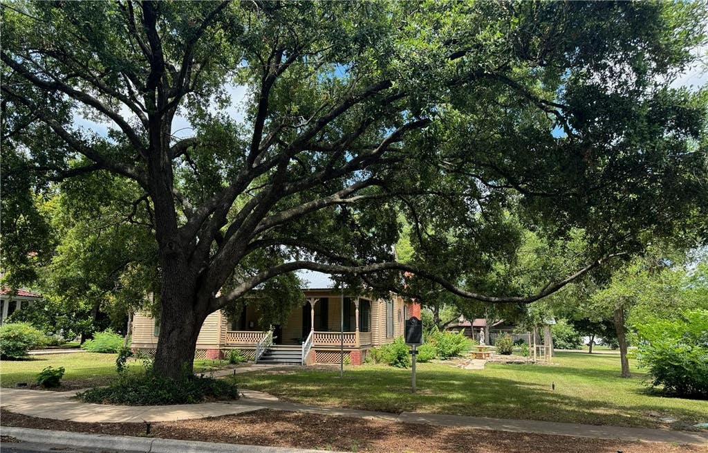Photo of 1303 Pecan Street, Bastrop, TX 78602 (MLS # 26006660)