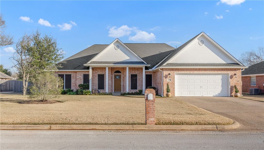 Photo of 4008 Park Hurst Dr, Bryan, TX 77802 (MLS # 26001004)