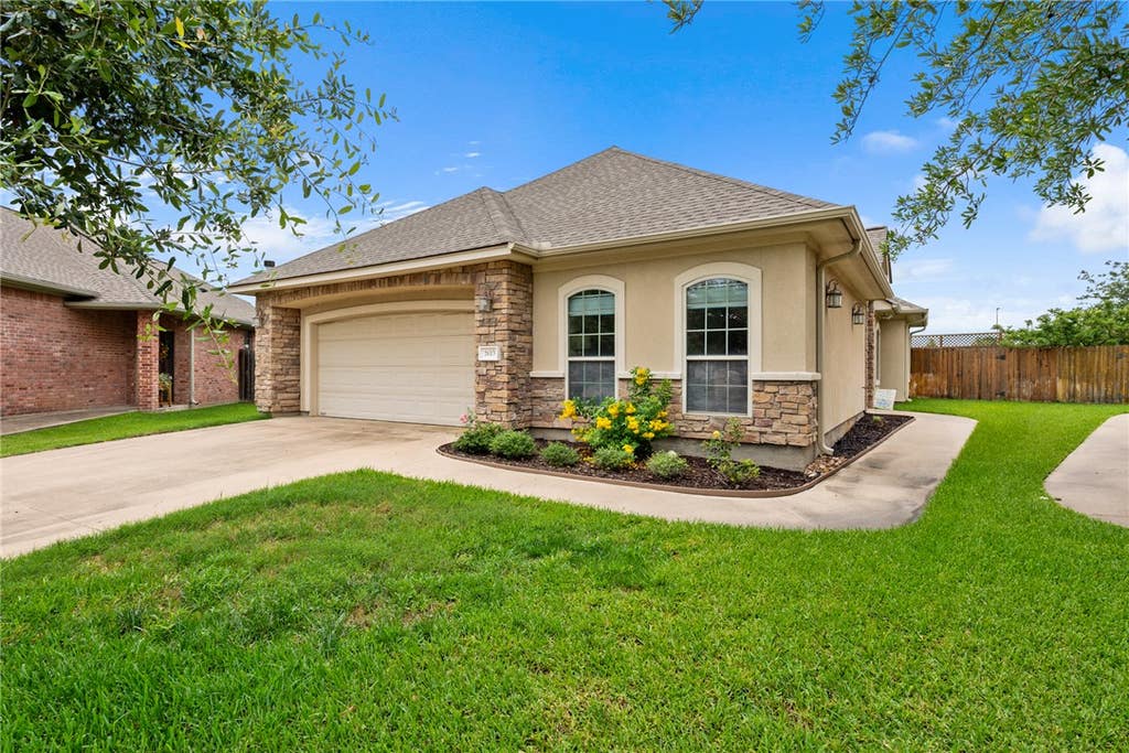 Photo of 2613 Leila Court, Bryan, TX 77802 (MLS # 26006160)