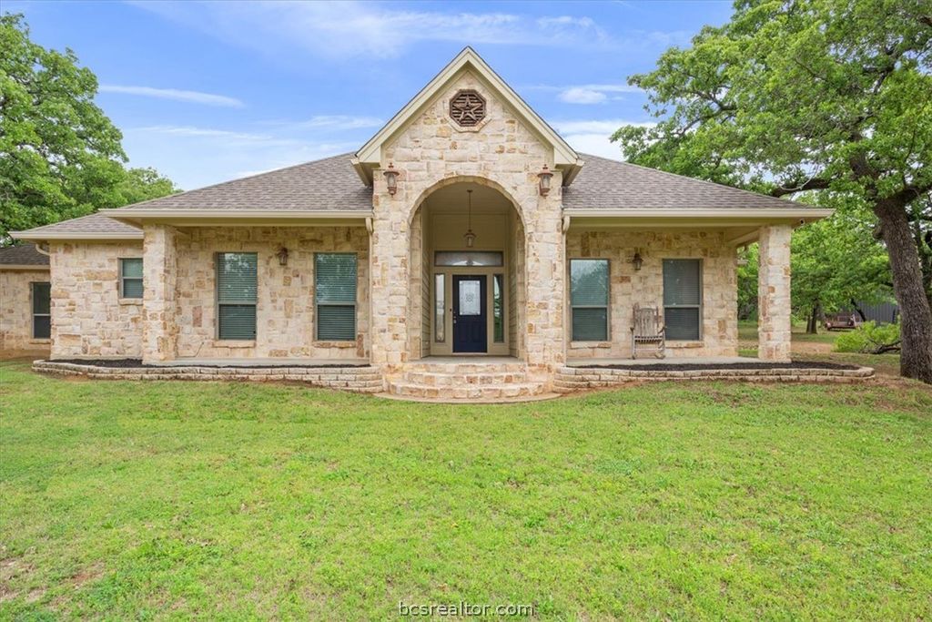 Photo of 140 Oak Ridge Loop, Other, TX 76692 (MLS # 26004710)