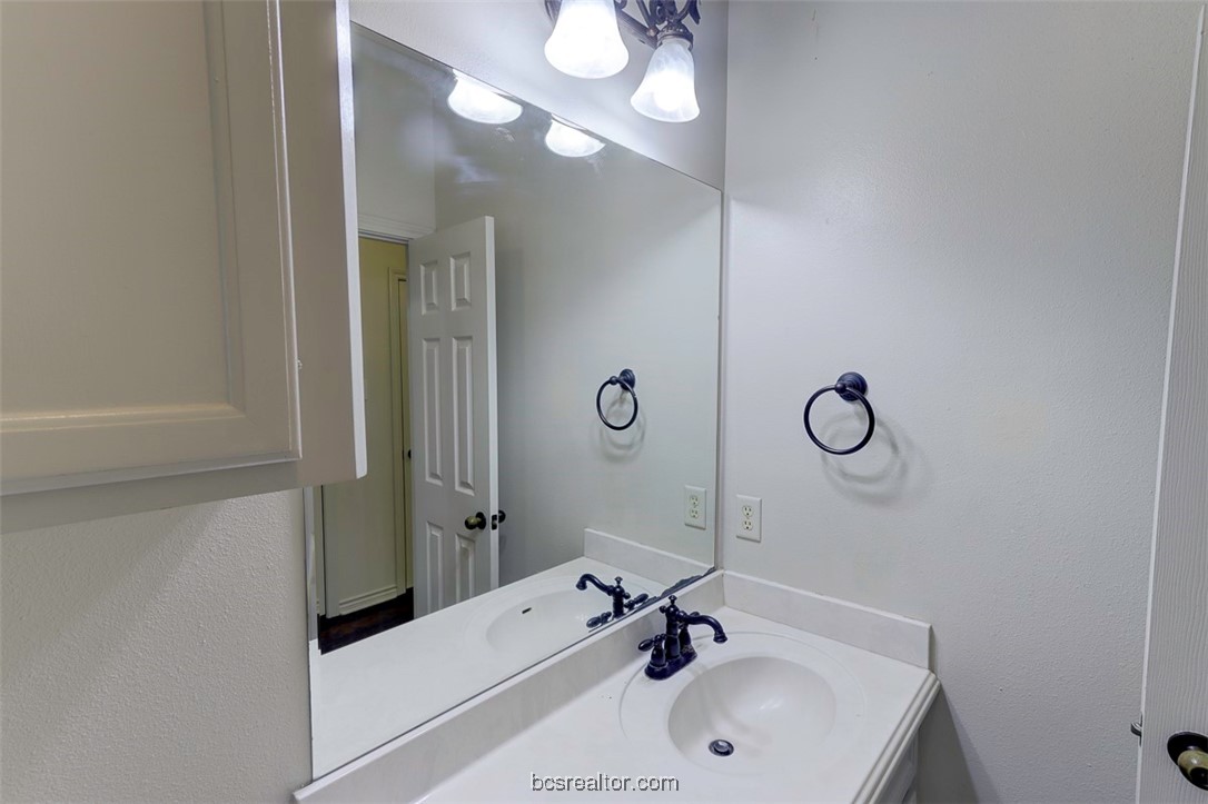 College Station, Texas 77845, United States, 3 Bedrooms Bedrooms, ,2 BathroomsBathrooms,Residential,Pending,57466