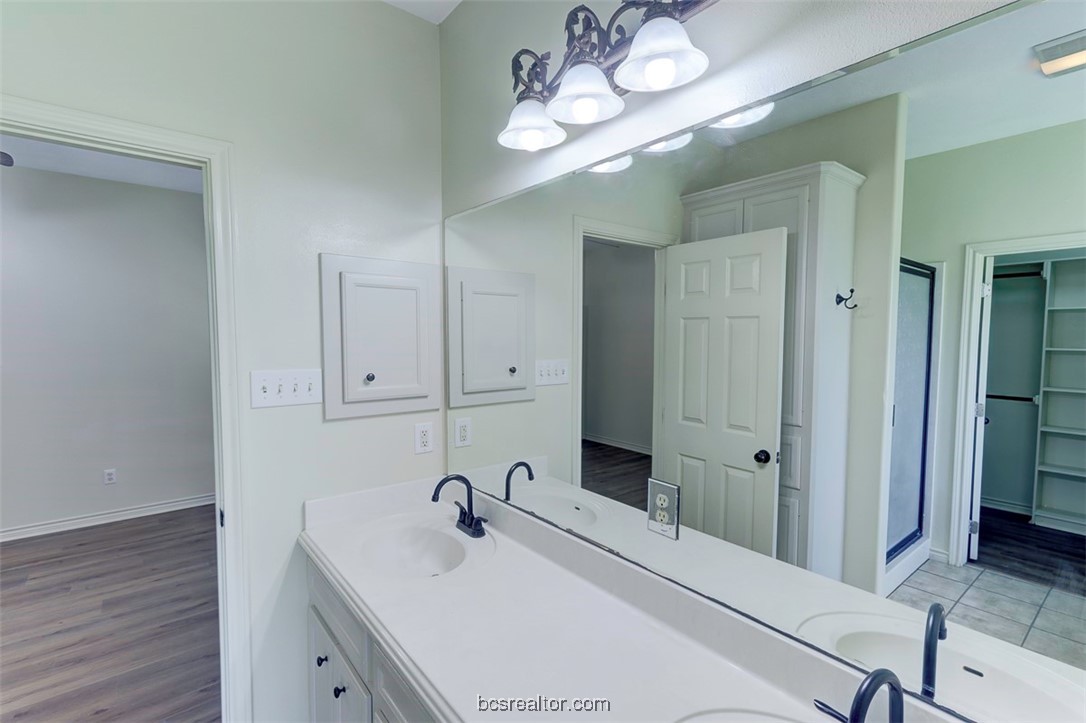 College Station, Texas 77845, United States, 3 Bedrooms Bedrooms, ,2 BathroomsBathrooms,Residential,Pending,57466