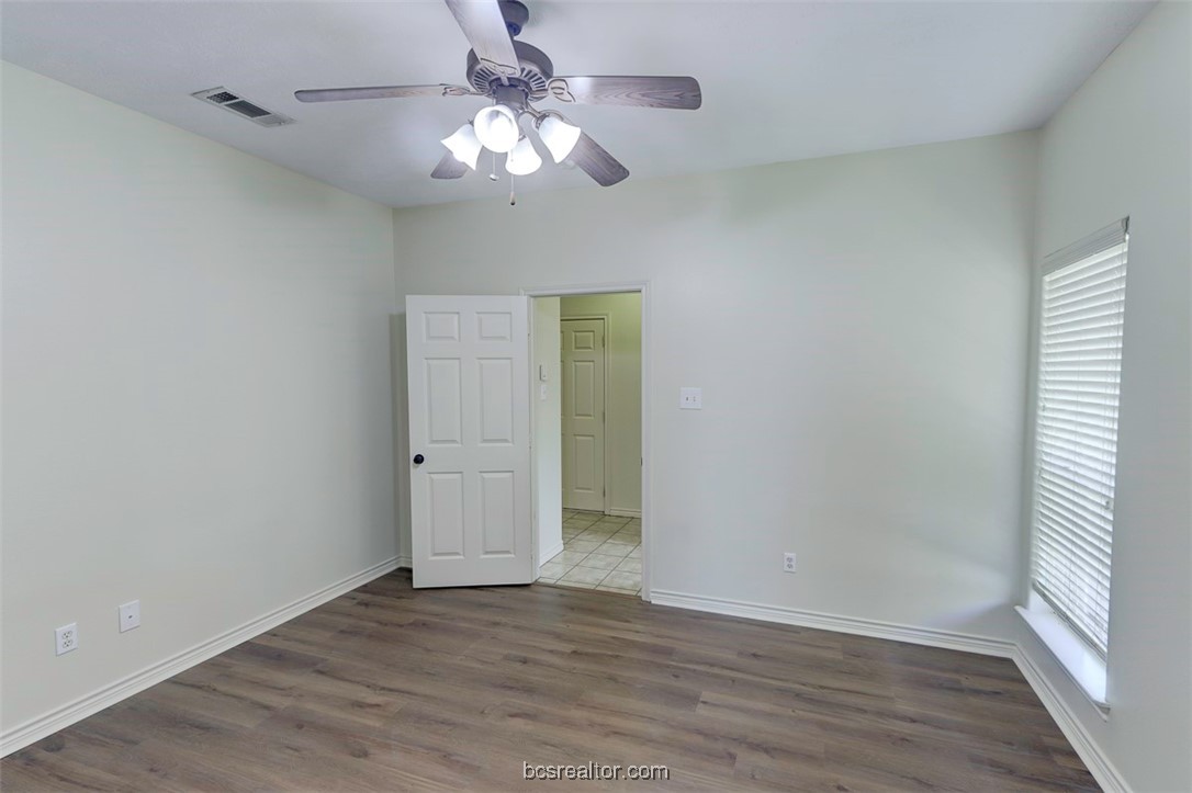 College Station, Texas 77845, United States, 3 Bedrooms Bedrooms, ,2 BathroomsBathrooms,Residential,Pending,57466